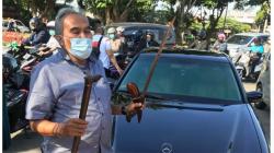 Sopir Pengacara Habib Rizieq Bawa Pedang dan Badik ke PN Jakarta Timur<