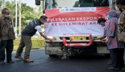 Ridwan Kamil Lepas Ekspor 20 Ton Teh Jabar ke Uni Emirat Arab
