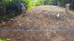 Penasaran, Warga Terus Datangi Tanah Kuburan Menggelembung di Padang Pariaman