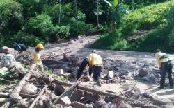 Rawan Longsor, BPBD Garut Ingatkan Masyarakat Jangan Lewat Cijapati saat Hujan<
