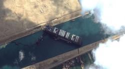 Kapal Melintang Tutup Terusan Suez Bisa Picu Krisis Tisu Toilet Dunia