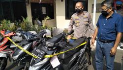 Gegara Ngebut Pakai Motor Tanpa Pelat Nomor, 2 Begal Diringkus Polisi di Cimahi<