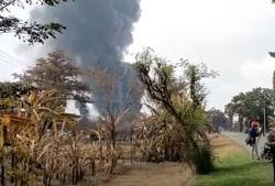 Video Warga Panik saat Ledakan Susulan dari Kilang Minyak Balongan