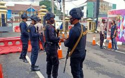 Brimob Bersenjata Lengkap Jaga Pintu Masuk Polda Sumsel<