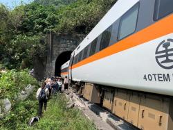 Mengerikan, 36 Penumpang Tewas dalam Kecelakaan Kereta Api Tabrak Truk<