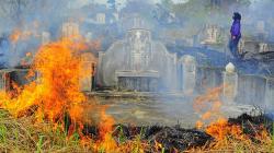 Lahan Pemakaman Terbakar saat Pelaksanaan Tradisi Ceng Beng
