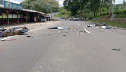 2 Sepeda Motor Tabrakan Adu Banteng di Ciater Subang, Korban Tergeletak di Jalan  
