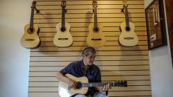 Gitar Akustik Buatan Bandung Tembus Pasar Ekspor hingga Amerika