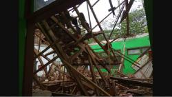 Gempa Bumi M6,7 Guncang Malang, Atap Gedung SMP 2 Trenggalek Ambrol