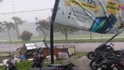Angin Kencang dan Hujan Es Hebohkan Warga Bandung