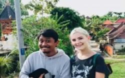 Viral, Ketemu Artis Film Biru asal Rusia, Pria-pria di Bali Berebut Foto Selfie