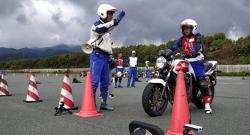 7 Tips Berkendara Motor Aman saat Berpuasa