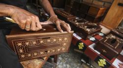 Kerajinan Kotak Amal Ukir Banyak Peminat saat Ramadan
