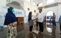  Salurkan Zakat Karyawan, PLN Bagikan Ribuan Paket Sembako di Palembang<
