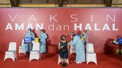 Warga Majalengka Sambut Antusias Vaksinasi Covid-19 Digelar Malam<