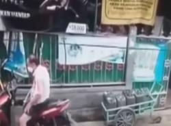Video Viral Gadis Cantik Nekat Curi Tabung Gas di Bandung<