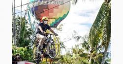 Intip Keseruan Sandiaga Uno Naik Sepeda Gantung di Desa Wisata Tungkal Selatan Pariaman