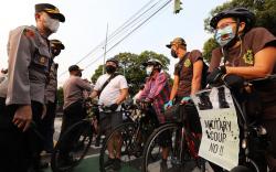Puluhan Pesepeda Ikuti Aksi Gowes for Democracy #SaveMyanmar 
