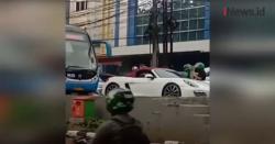 Video Pengemudi Porsche Masuk Jalur Bus Transjakarta Sempat Tidak Mengaku saat Didatangi ke Rumahnya