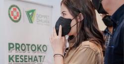 Wamenparekraf Angela Tanoesoedibjo Coba Alat GeNose C19 di Pameran Sneakers 