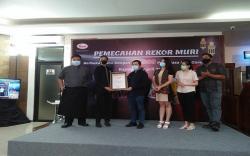 Sasa Memecahkan Rekor MURI “Berbuka Puasa dengan Nasi Goreng Peserta Terbanyak”