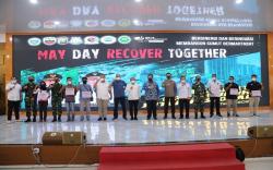 May Day, Polda Sumut Salurkan 4.000 Paket Sembako ke 49 Elemen Serikat Buruh 