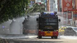 Covid-19 Meningkat, Water Canon Semprot Cairan Disinfektan Jalanan Pekanbaru