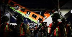  Jembatan Kereta Ambruk, 15 Orang Tewas<