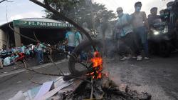 Protes THR Dicicil, Ribuan Buruh Pabrik di Boyolali Bakar Ban Bekas