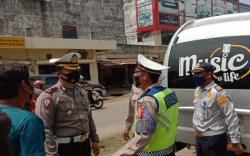 Dilarang Mudik, Ratusan Mobil Diputar Balik di Perbatasan Palembang <