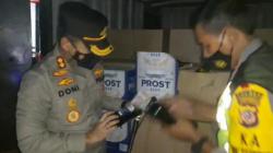 Polisi Amankan 3 Mobil Boks Miras saat Penyekatan Arus Mudik di Jalur Gentong Tasikmalaya<