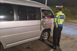 Lolos dari Tol Pejagan Brebes, 9 Mobil Travel Diadang di Tol Kalikangkung Semarang
