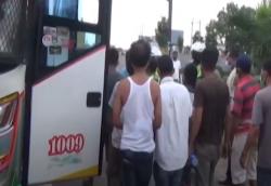 Video Penyekatan Jalur Mudik di Medan Diwarnai Aksi Protes Sopir Bus<