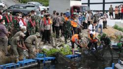 Kapolda Sumut dan Pangdam Bukit Barisan Cek Penertiban 49 Keramba di Danau Toba