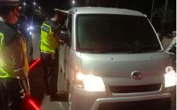 Polisi Sebut Masih Banyak Travel Gelap Bawa Pemudik Terjaring di GT Cikarang Barat