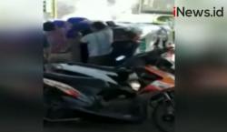 Video Ambulans Tabrak Minibus hingga Terbakar, 4 Orang Luka-Luka
