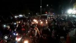 Viral, Check Point di Karawang Jadi Lautan Pemudik, Netizen: Jebol juga 