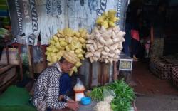 Sambut Lebaran, Warga Palembang Mulai Memburu Ketupat