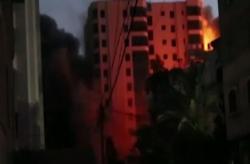 Detik-Detik Apartemen Runtuh saat Serangan Roket Israel