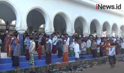 Video Jemaah Ponpes Mahfilud Duror Gelar Salat Id Lebih Awal