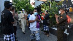 Pecalang Bantu Jaga Keamanan Perayaan Idul Fitri di Bali