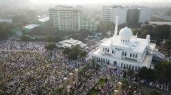 Penampakan dari Udara Ribuan Umat Muslim Sholat Id di Masjid Al Azhar