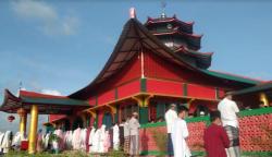 Perdana Gelar Sholat Idul Fitri, Masjid Cheng Hoo Jambi Dibanjiri Jemaah
