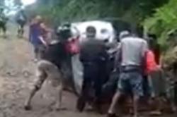 Video Mobil Dinas Pertanian Terbalik saat Hendak ke Kantor Bupati