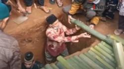 Video Jenazah Bocah 7 Tahun yang Disimpan dalam Kamar Dimakamkan