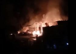 Video 3 Rumah Terbakar Api Sulit Dipadamkan Karena Banyak Tabung Gas 