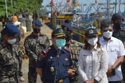 KKP Tangkap Enam Kapal Ikan Ilegal Berbendera Vietnam dalam Operasi Lebaran Laut Natuna