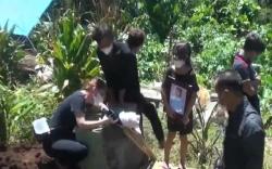 Isak Tangis Iringi Pemakaman Gadis 13 Tahun yang Ditemukan Tewas Dalam Karung