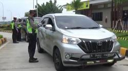 Lewati Tol Solo-Semarang, Puluhan Pemudik Diswab Antigen <