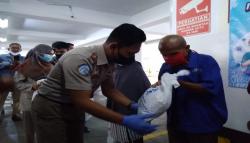 Usai Vaksinasi Covid-19, Lansia di Cimahi dapat Hadiah Ikan<